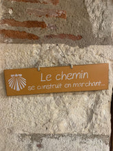 Charger l'image dans la galerie, Pancarte:Le chemin se construit en marchant
