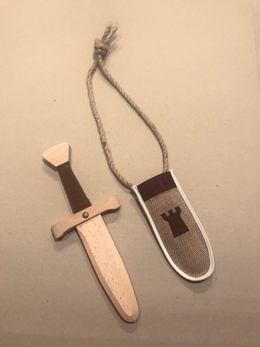 Dague en bois avec fourreau 30cm