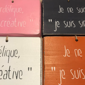 Pancarte: " Je suis pas bordélique, je suis simplement créative"