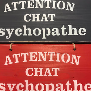 Pancarte:" Attention chat psychopathe"