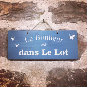 Pancarte:" Le bonheur est dans le Lot"